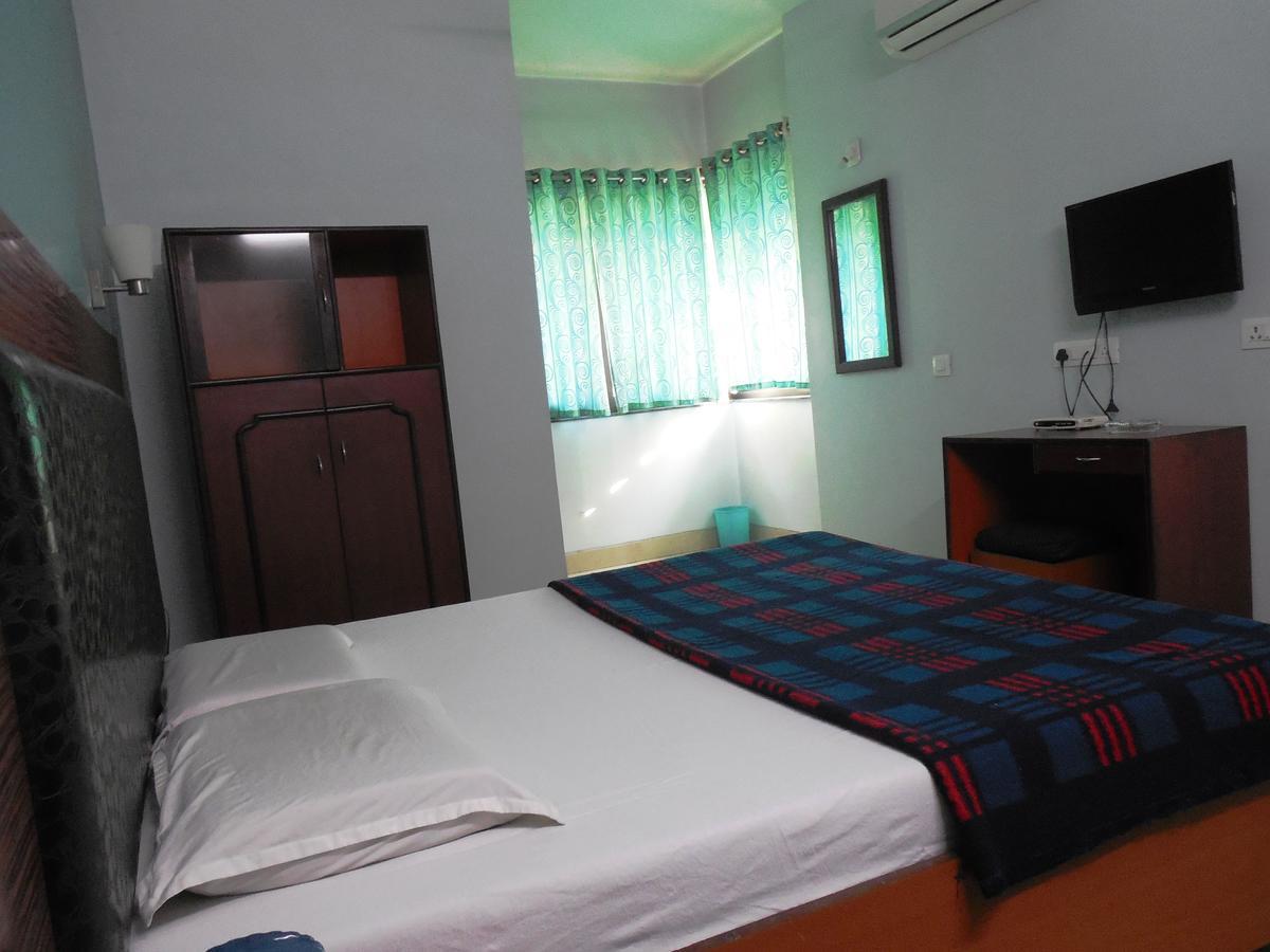 Hotel Silver Springs Amhedabad Dış mekan fotoğraf