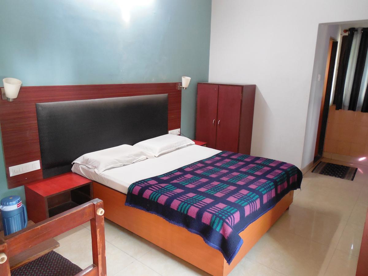 Hotel Silver Springs Amhedabad Dış mekan fotoğraf