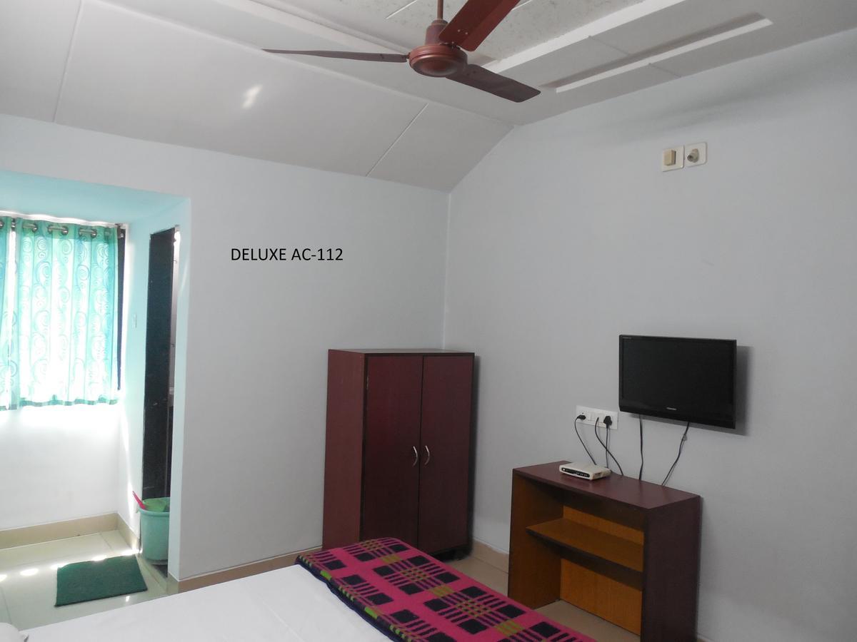 Hotel Silver Springs Amhedabad Dış mekan fotoğraf