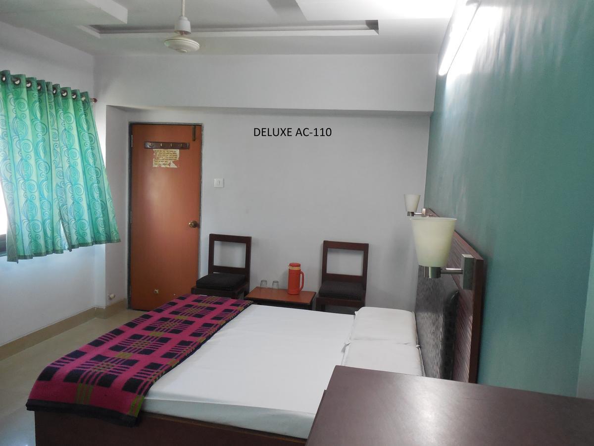 Hotel Silver Springs Amhedabad Dış mekan fotoğraf