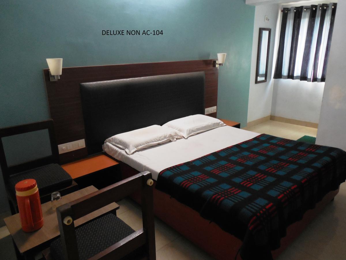 Hotel Silver Springs Amhedabad Dış mekan fotoğraf