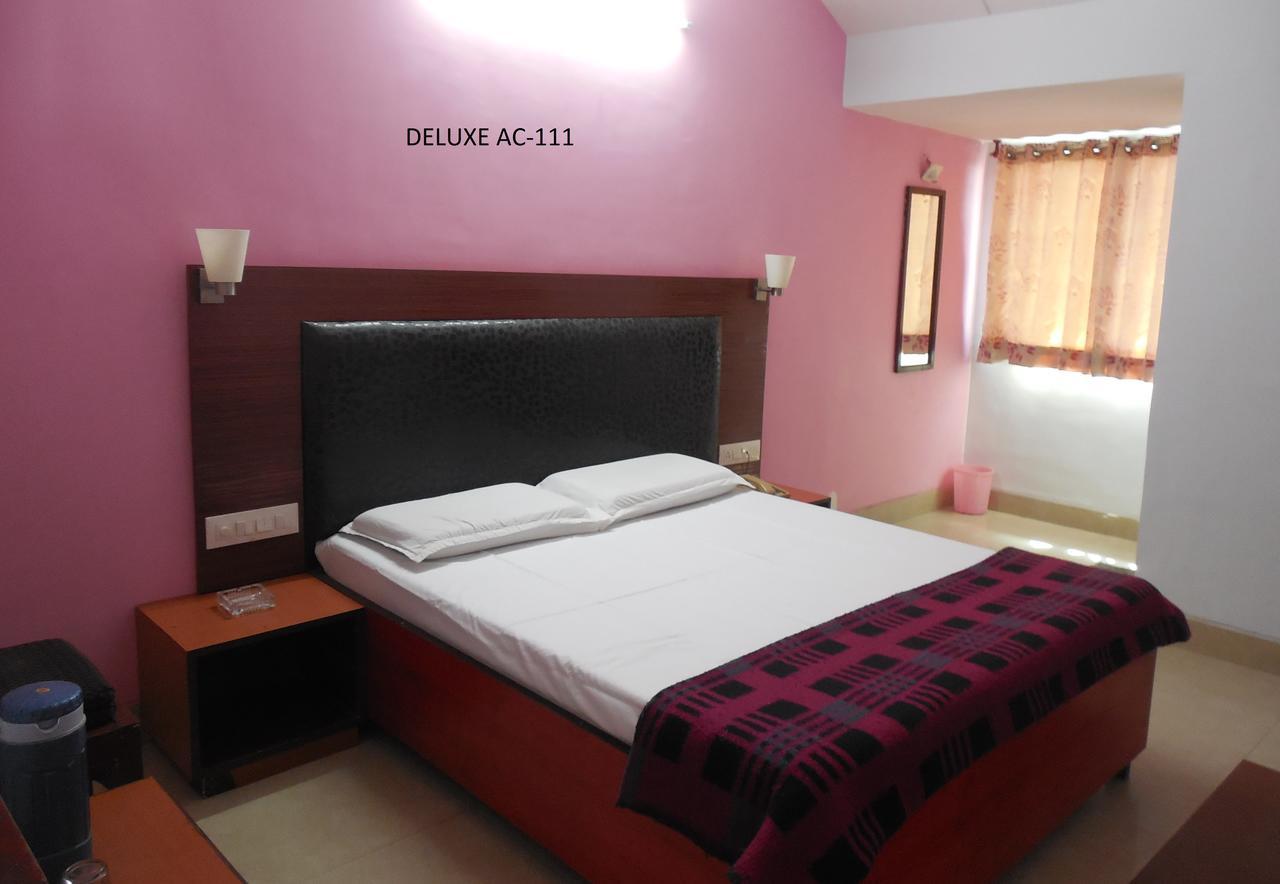 Hotel Silver Springs Amhedabad Dış mekan fotoğraf