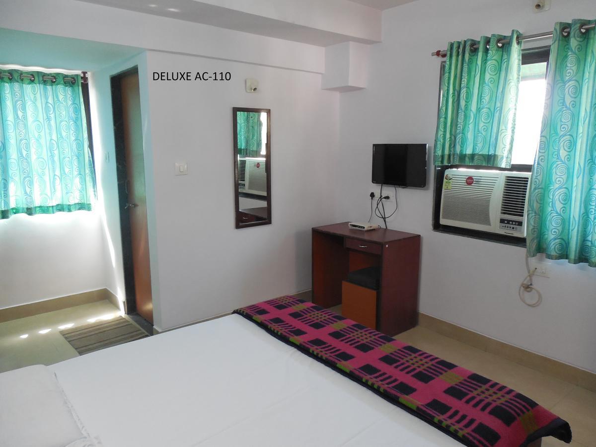 Hotel Silver Springs Amhedabad Dış mekan fotoğraf
