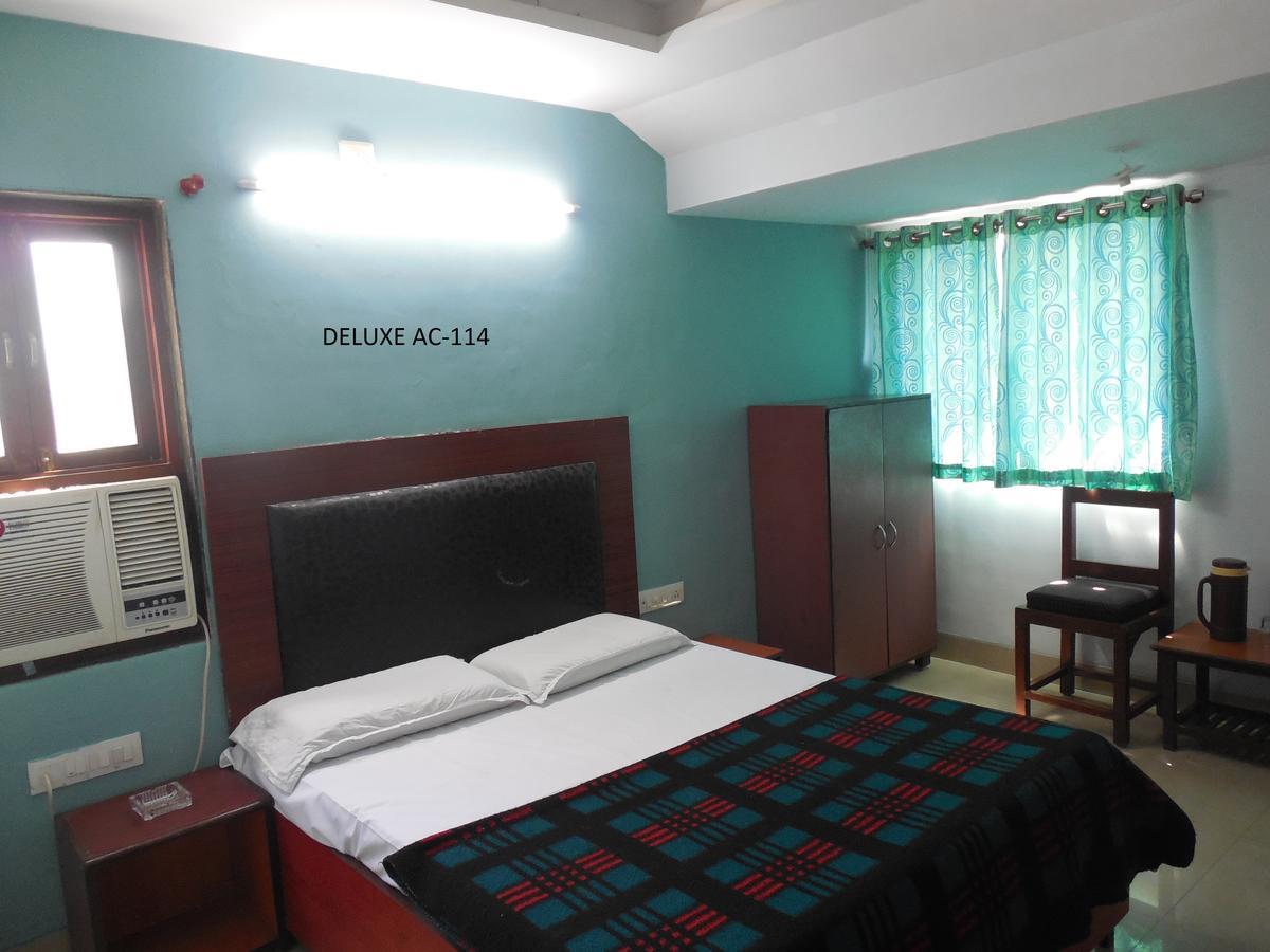 Hotel Silver Springs Amhedabad Dış mekan fotoğraf