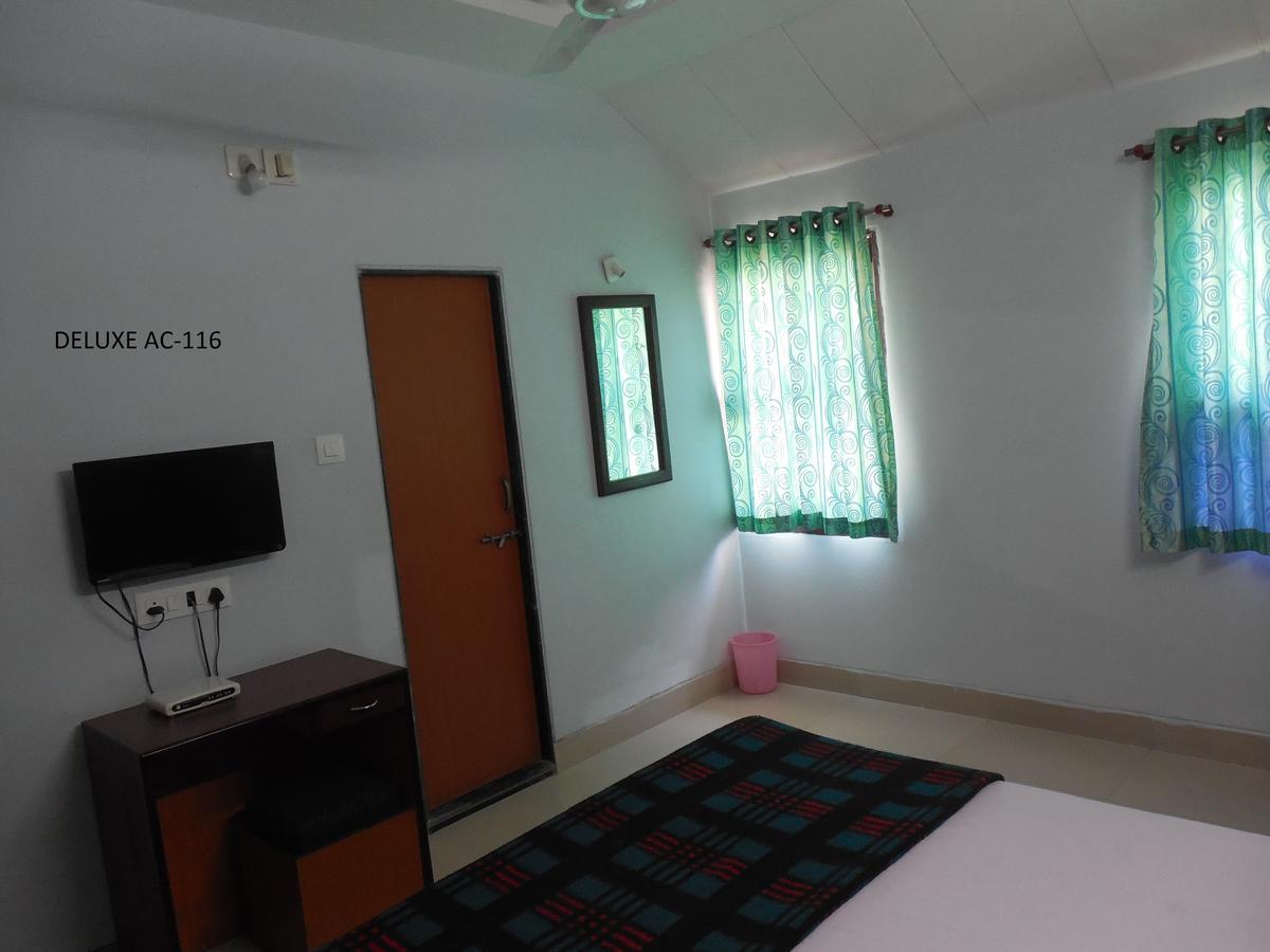 Hotel Silver Springs Amhedabad Dış mekan fotoğraf