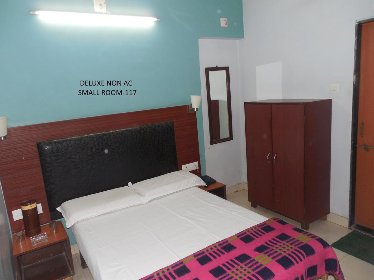 Hotel Silver Springs Amhedabad Dış mekan fotoğraf
