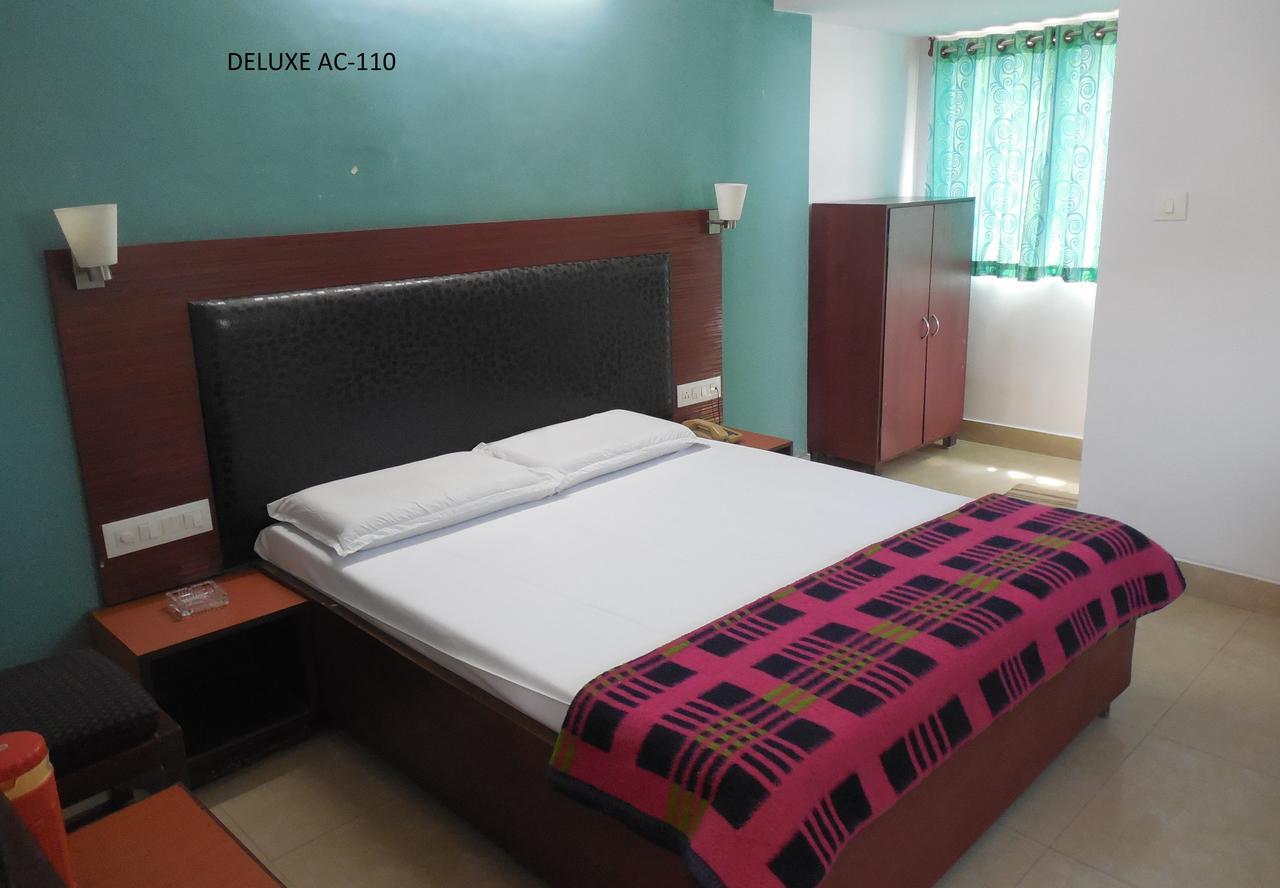 Hotel Silver Springs Amhedabad Dış mekan fotoğraf