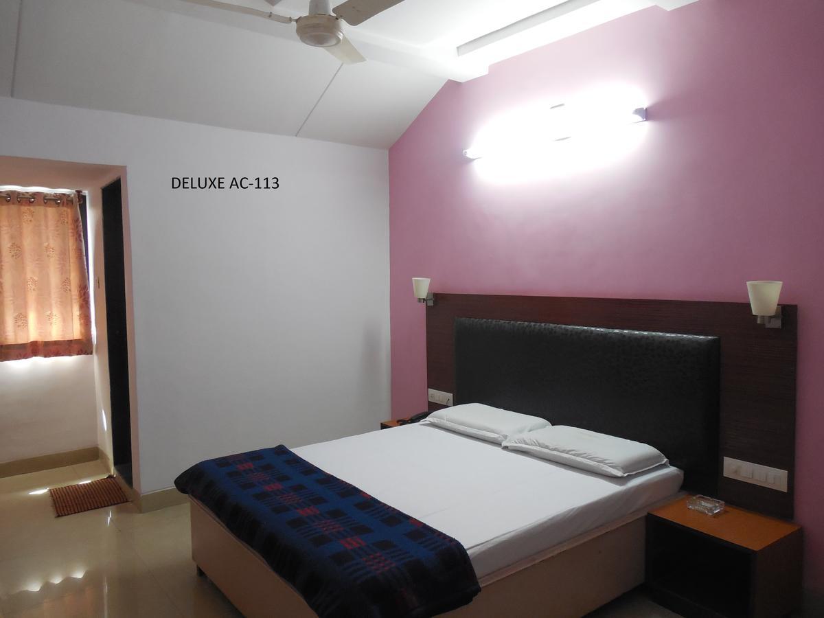 Hotel Silver Springs Amhedabad Dış mekan fotoğraf