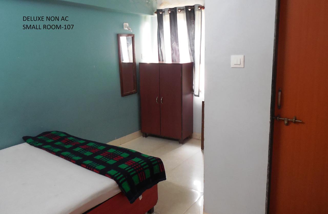 Hotel Silver Springs Amhedabad Dış mekan fotoğraf