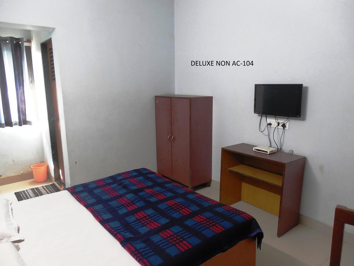 Hotel Silver Springs Amhedabad Dış mekan fotoğraf