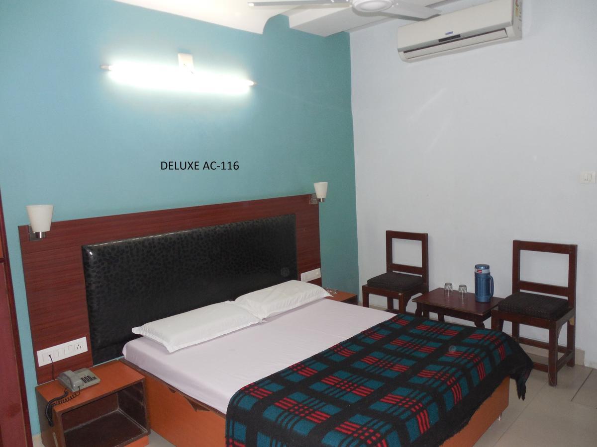 Hotel Silver Springs Amhedabad Dış mekan fotoğraf